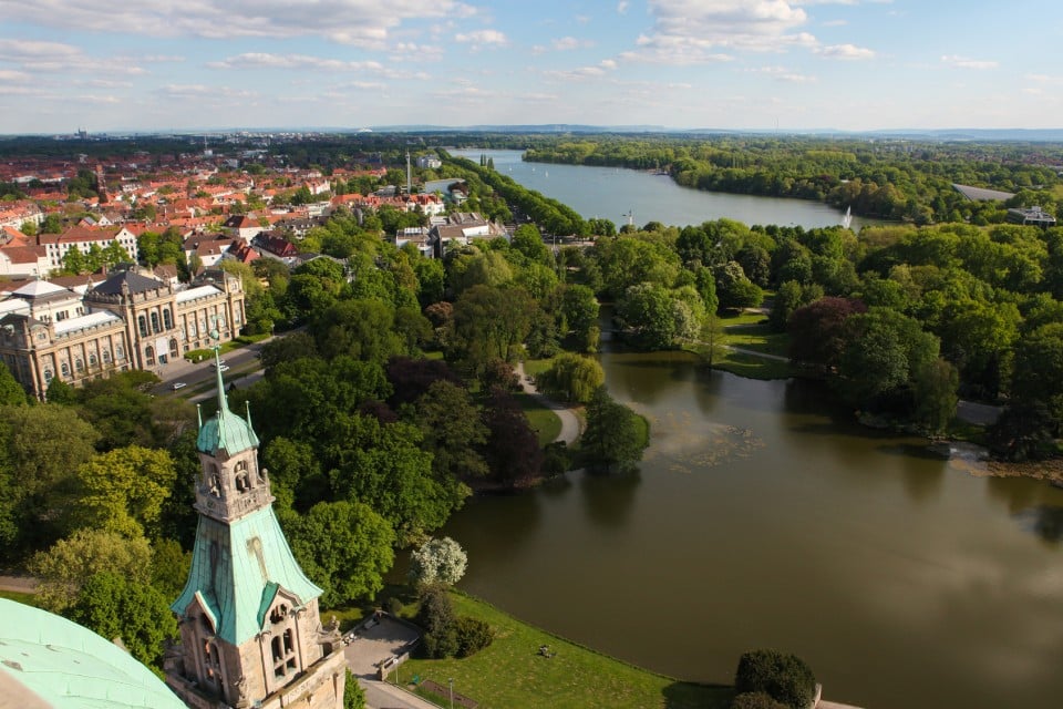 Blick vom Neuen Rathaus auf Hannover und den Maschsee