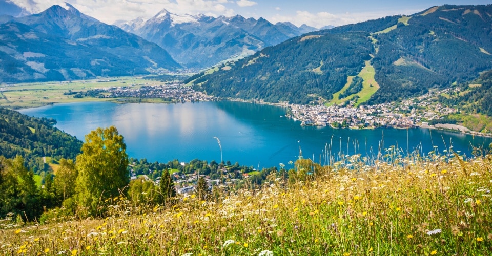 Blick auf den Zeller See und Zell am See im Salzburger Land