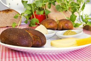 "Halver Hahn": Röggelchen mit Käse und Senf