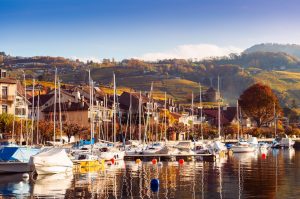Hafen in Lutry im Herbst