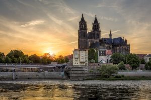 Magdeburger Dom am Elberadweg