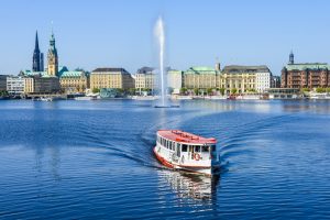 Alsterdampfer auf der Binnenalster Hamburg