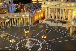 Petersplatz in Rom bei Nacht