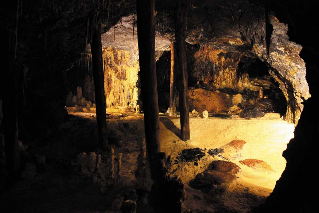 Grube Morassina, Märchengrotte - Höhlen und Schaubergwerke
