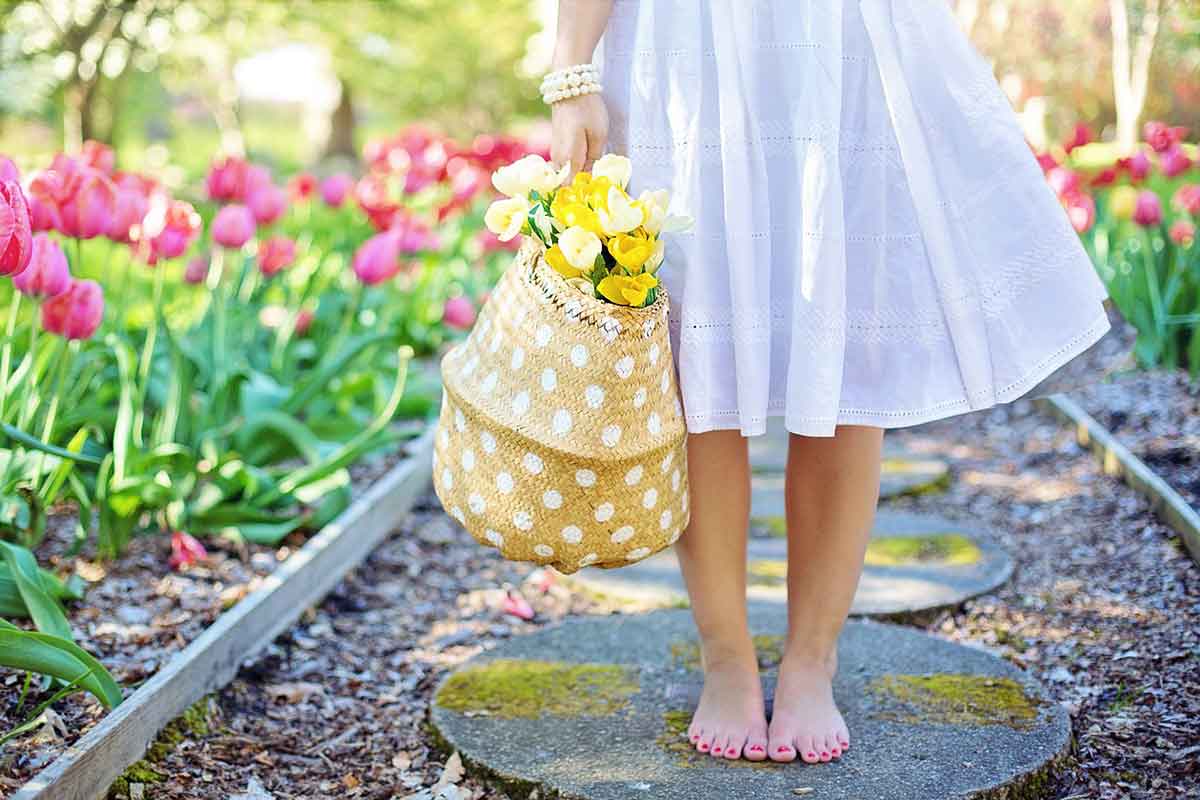 garten tulpen frau barfuß