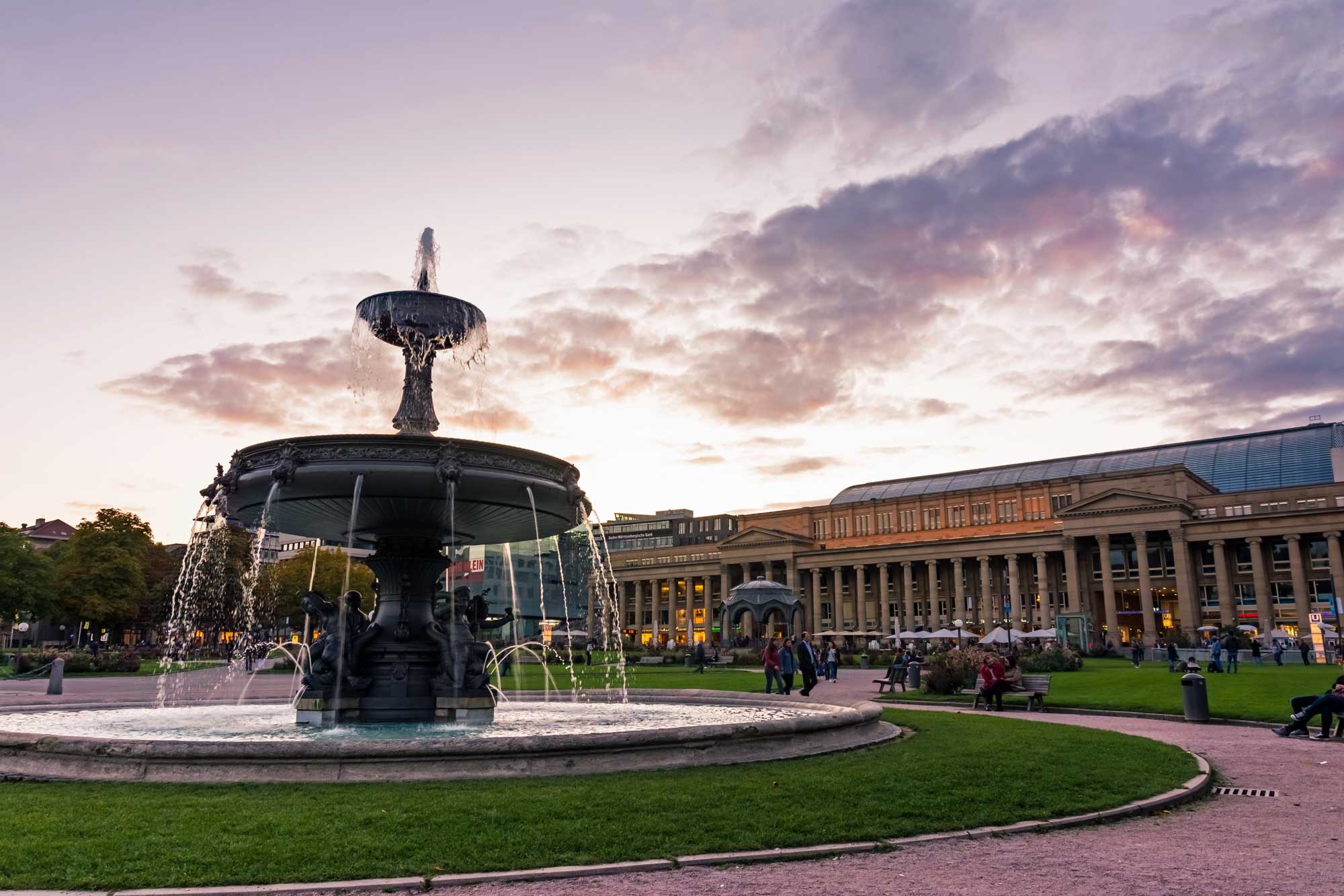 Stuttgarter Schlossplatz im Abendrot Stuttgarter Schlossplatz im Abendrot