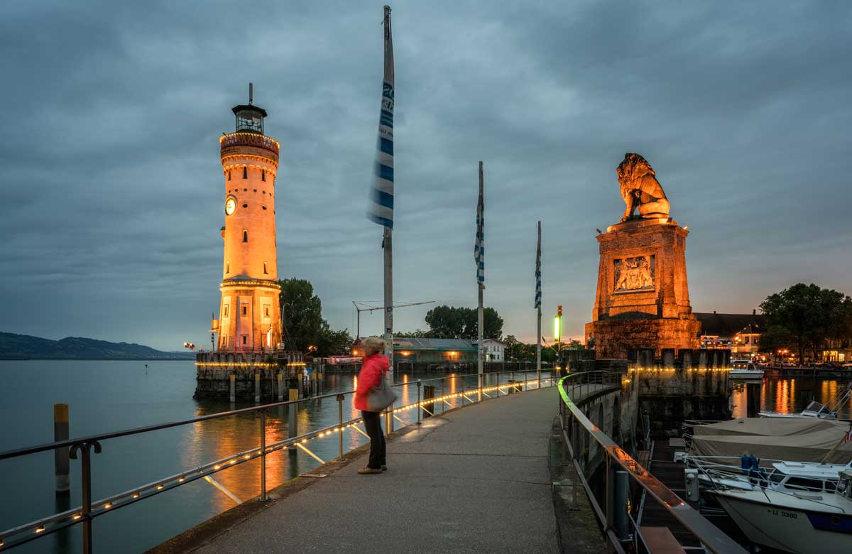 lindau hafeneinfahrt loewe