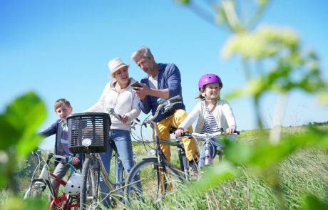 Radfahrer mit Handy