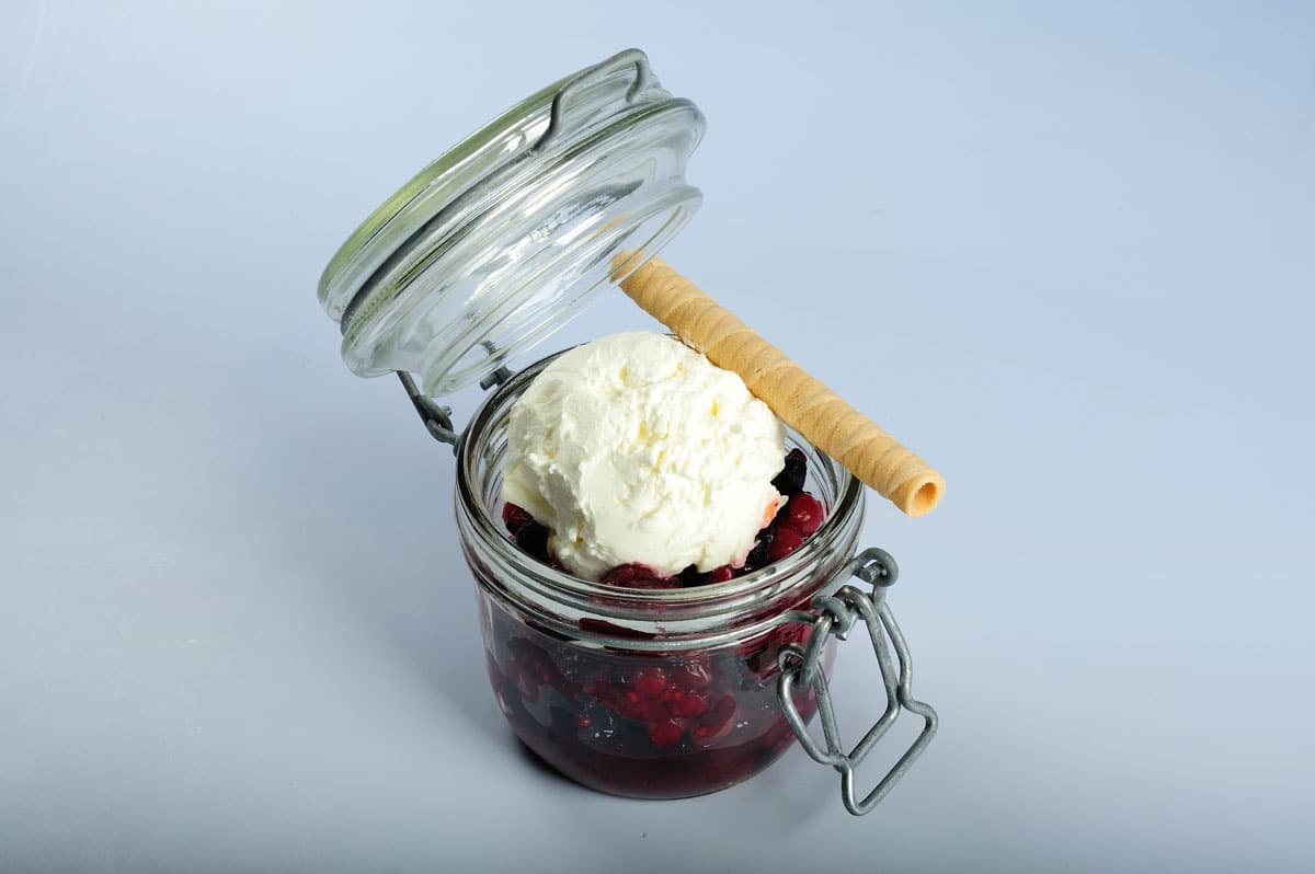 Rote Grütze mit Eis