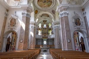 Innenraum der Klosterkirche von St. Mang in Füssen