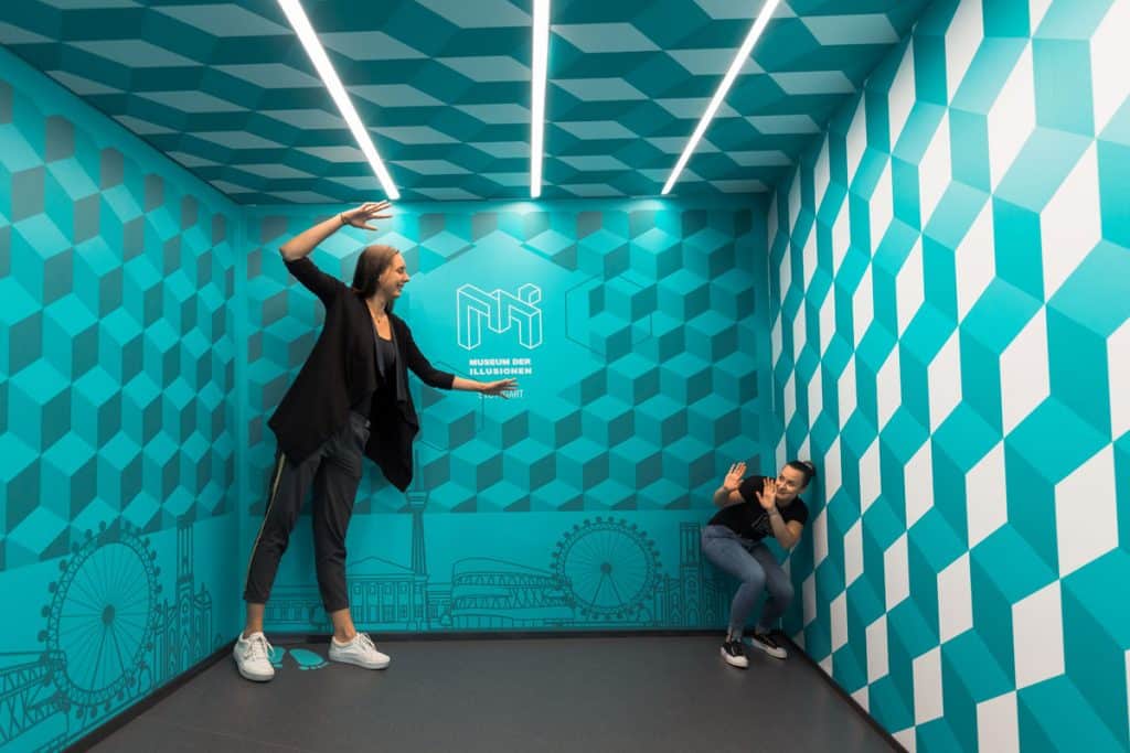 Ames Raum - Museum der Illusionen Stuttgart