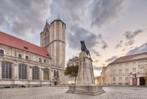 Dom St. Blasii mit dem Braunschweiger Löwen