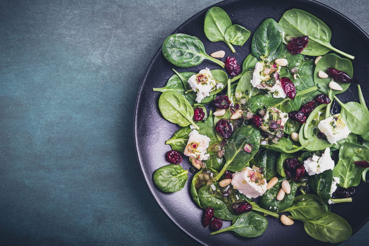 Spinatsalat mit Feta I wahlweise mit Nüssen und Äpfeln
