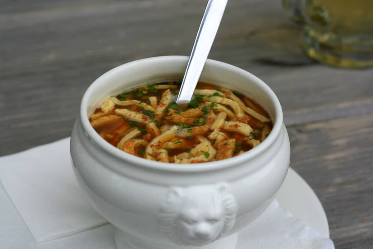 Flädlesuppe oder Fritattensuppe I ein Import aus Österreich?
