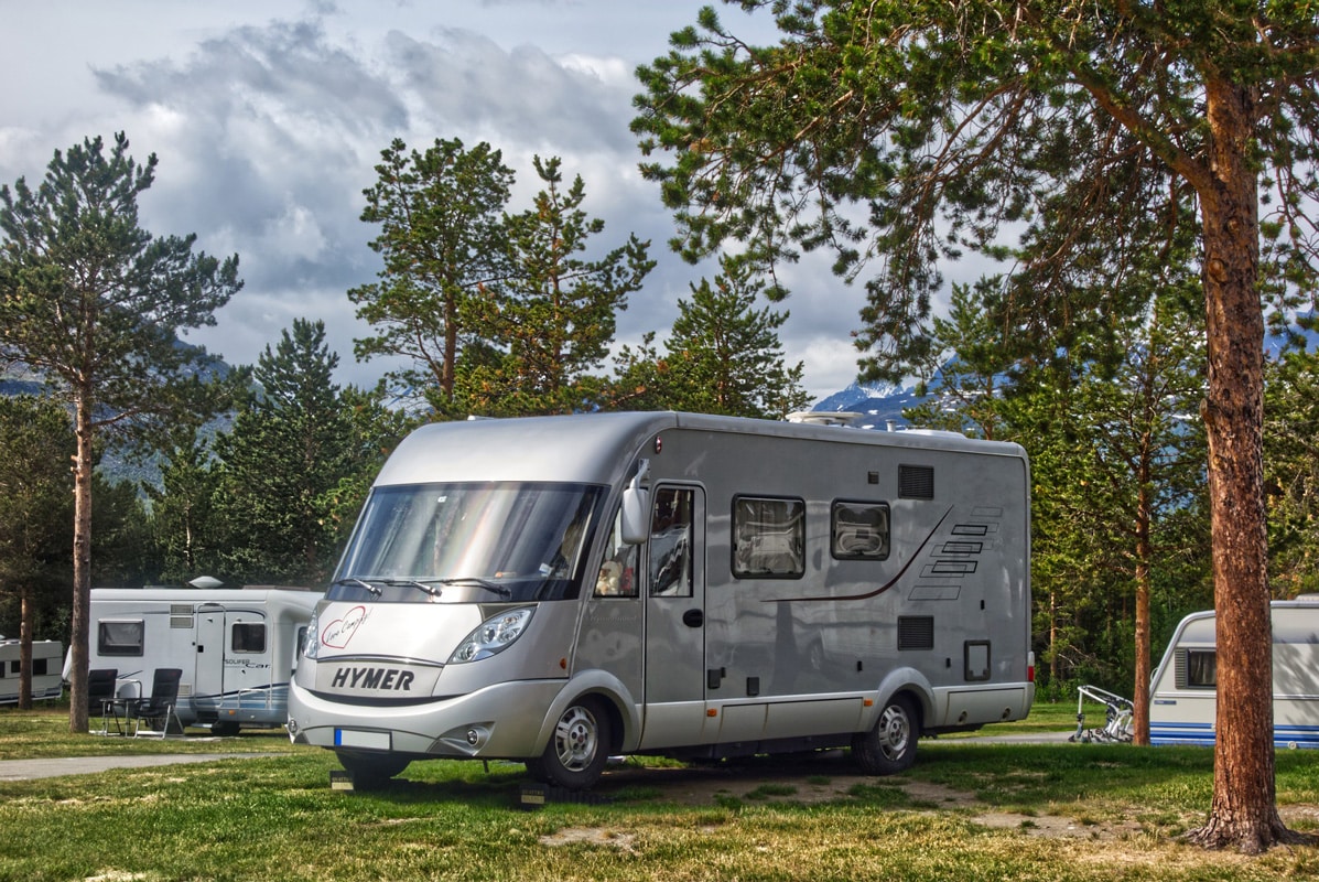 Wohnmobil auf Campingplatz