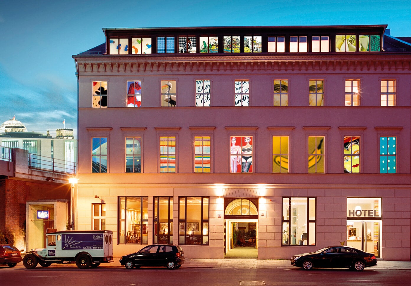 hotelberlinmitte Kunsthotel Arte Luise in Berlin am Abend