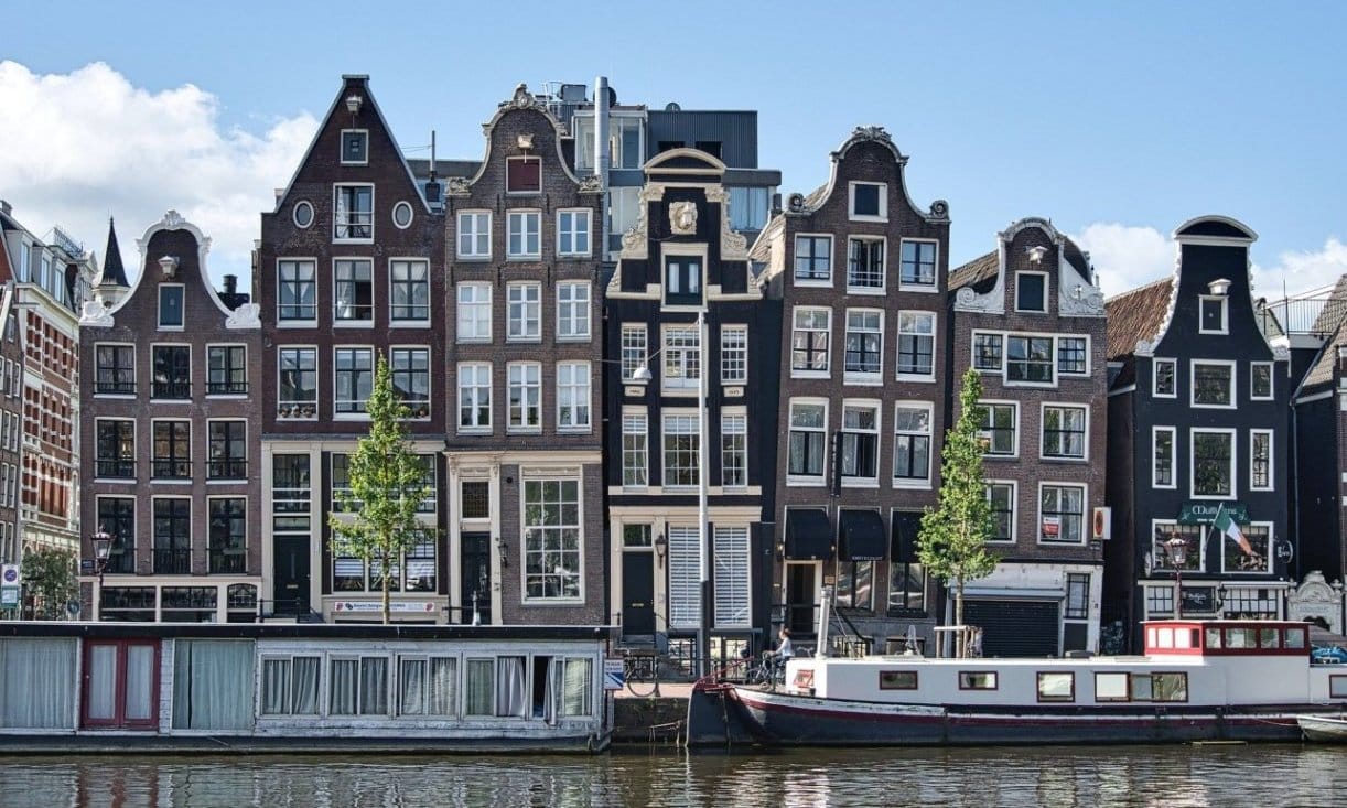 amsterdam-gebäude Amsterdam historische Gebäude an den Grachten - Lieblingsstädtetrips