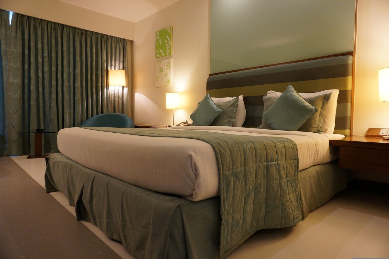 Hotelzimmer mit Doppelbett Hotelzimmer mit komfortablen Doppelbett