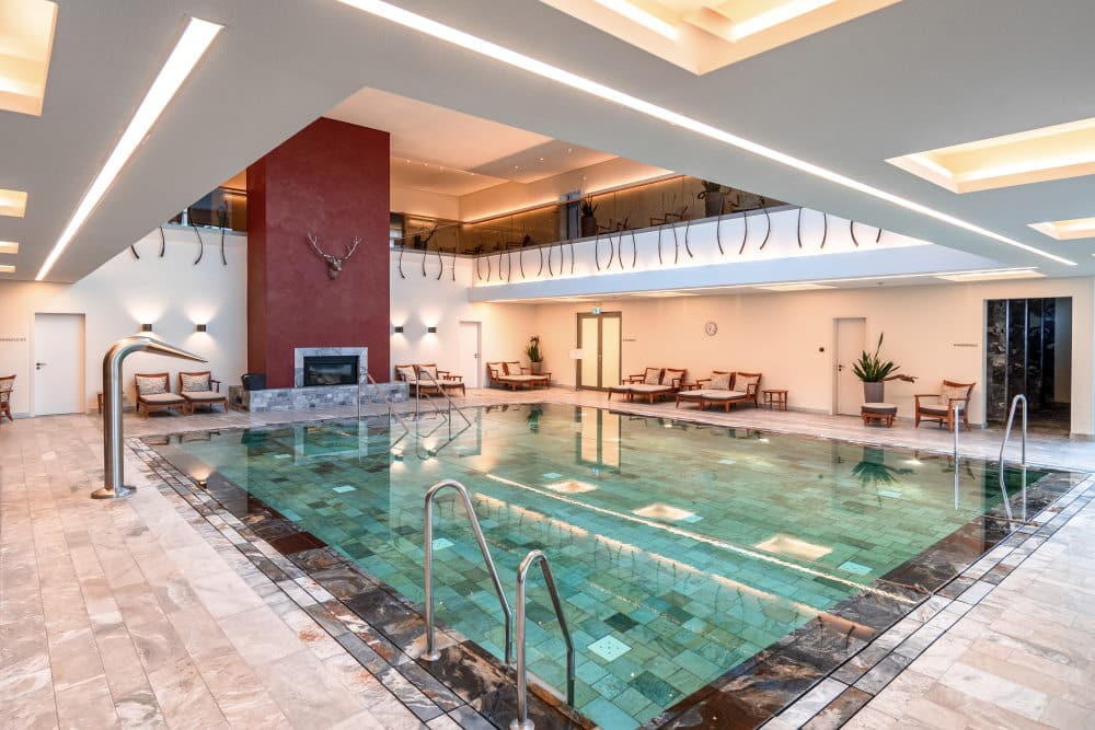 FRIEDRICHSRUHE-pool-indoor Indoor Pool im Wald und Schlosshotel Friedrichsruhe in Zweiflingen