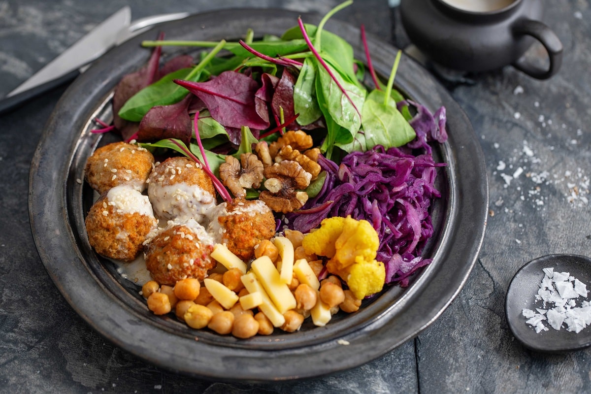 Salat mit Falafel