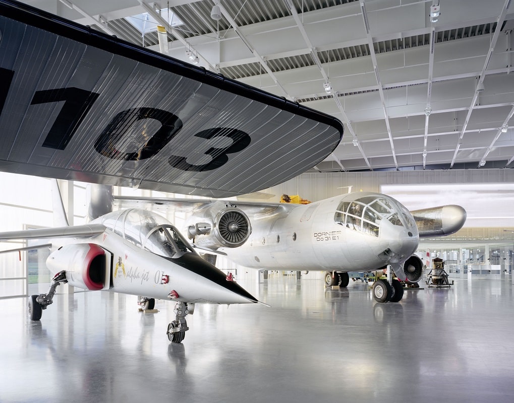 Hangar mit Großexponaten