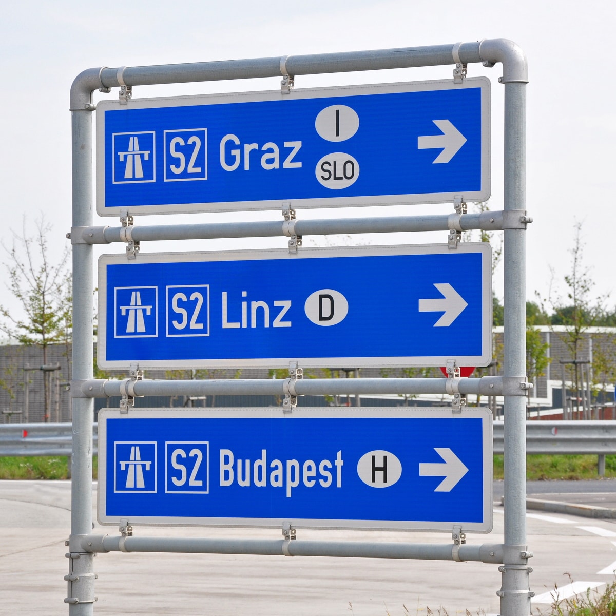 Autobahn nach Ungarn Straßenschilder Autobahn nach Graz, Linz und Budapest