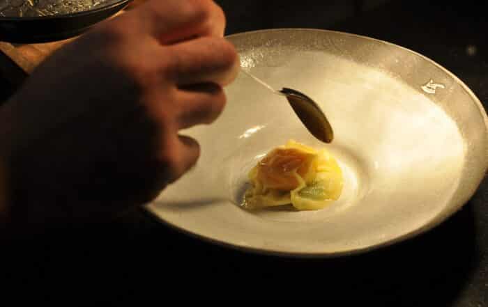 Gerhard Fuchs, Foodbild - Ravioli, Freilandei, weißer Trüffel