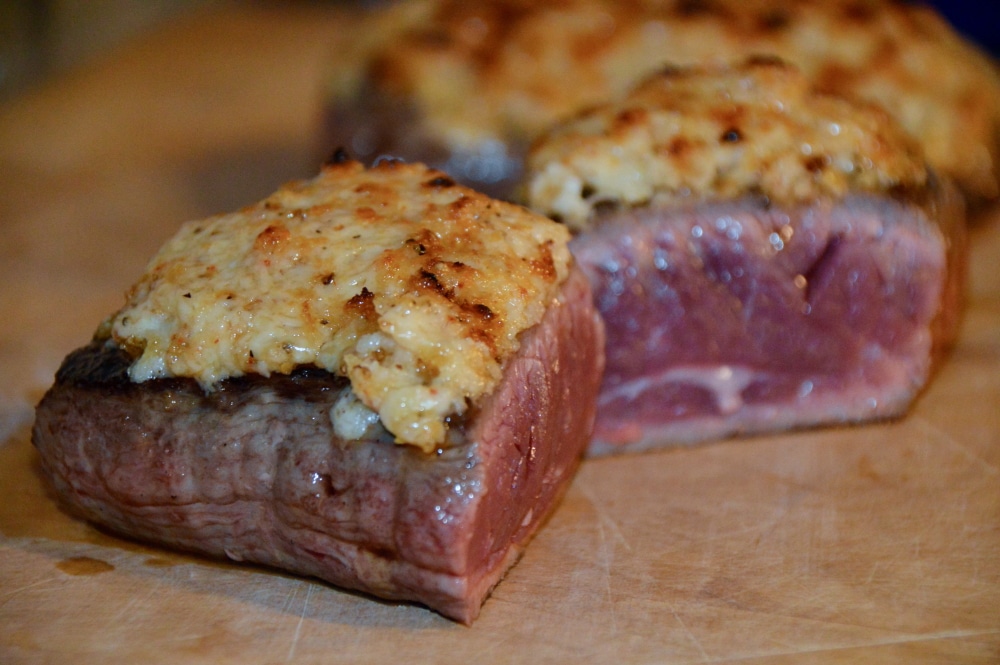 varta01-24-parmesansteak22 Flanksteak mit Käsekruste überbacken angeschnitten