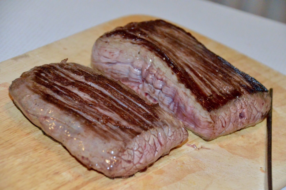 varta01-24-parmesansteak7 Flank Steaks kurz angebraten