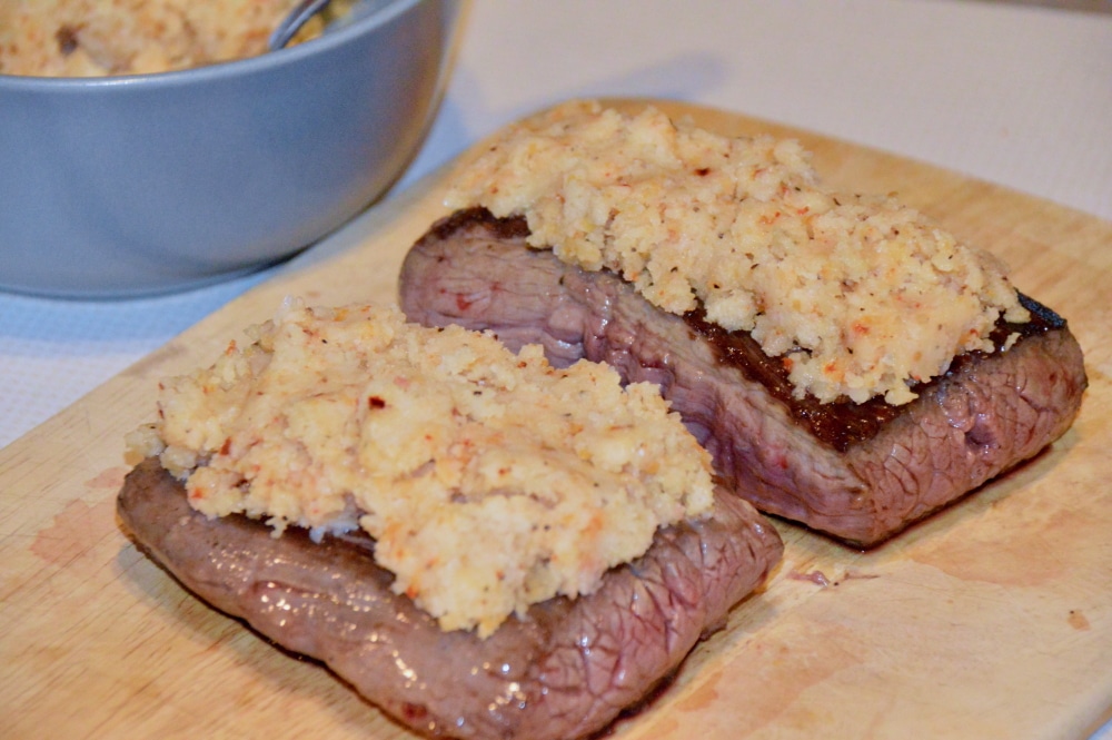 varta01-24-parmesansteak8 2 Flanksteaks mit Parmesankruste vor dem Überbacken