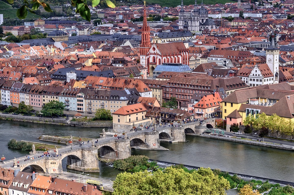 Alte Mainbrücke Würzburg Würzburger Alstadt mit alter Mainbrücke aus der Vogelperspektive