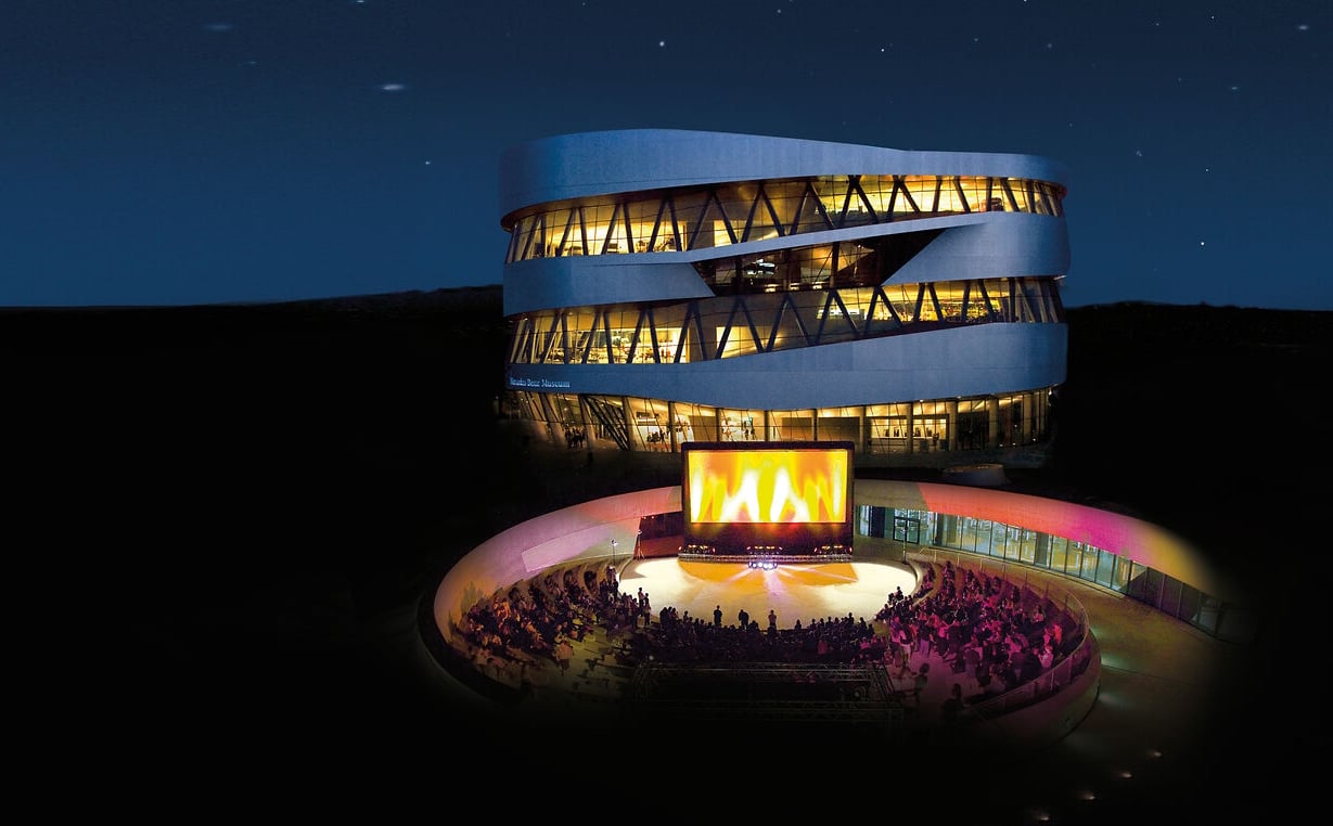 Open-Air Kino Mercedes Benz Museum Stuttgart