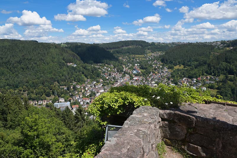 Blick von der Burgruine Hohenschramberg im Schwarzwald