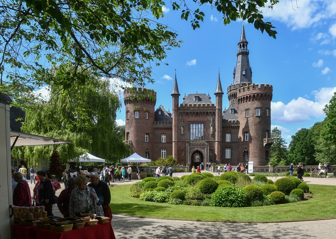 Schloss Moyland im Frühling
