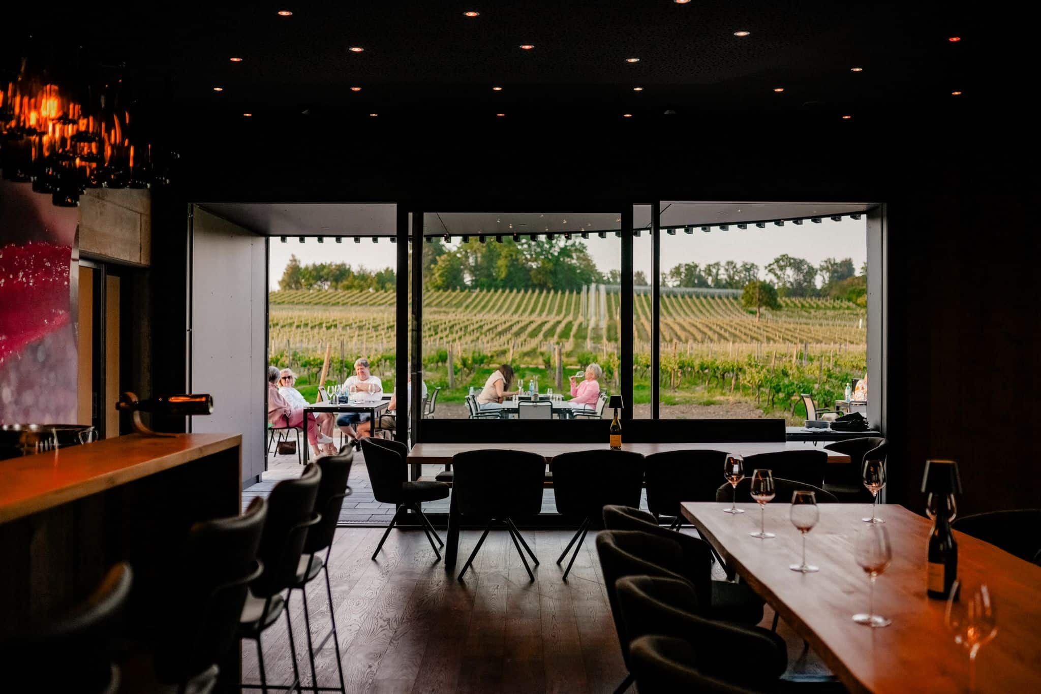 Terrasse in den WEinbergen in der Weinbar Kurek