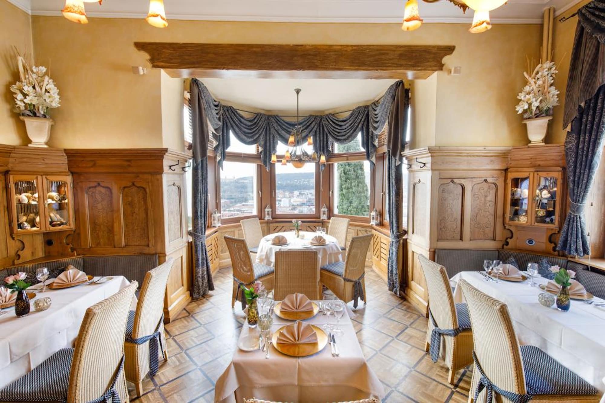 Steinburg Resteraunt Einrichtung Steinburg Resteraunt Einrichtung