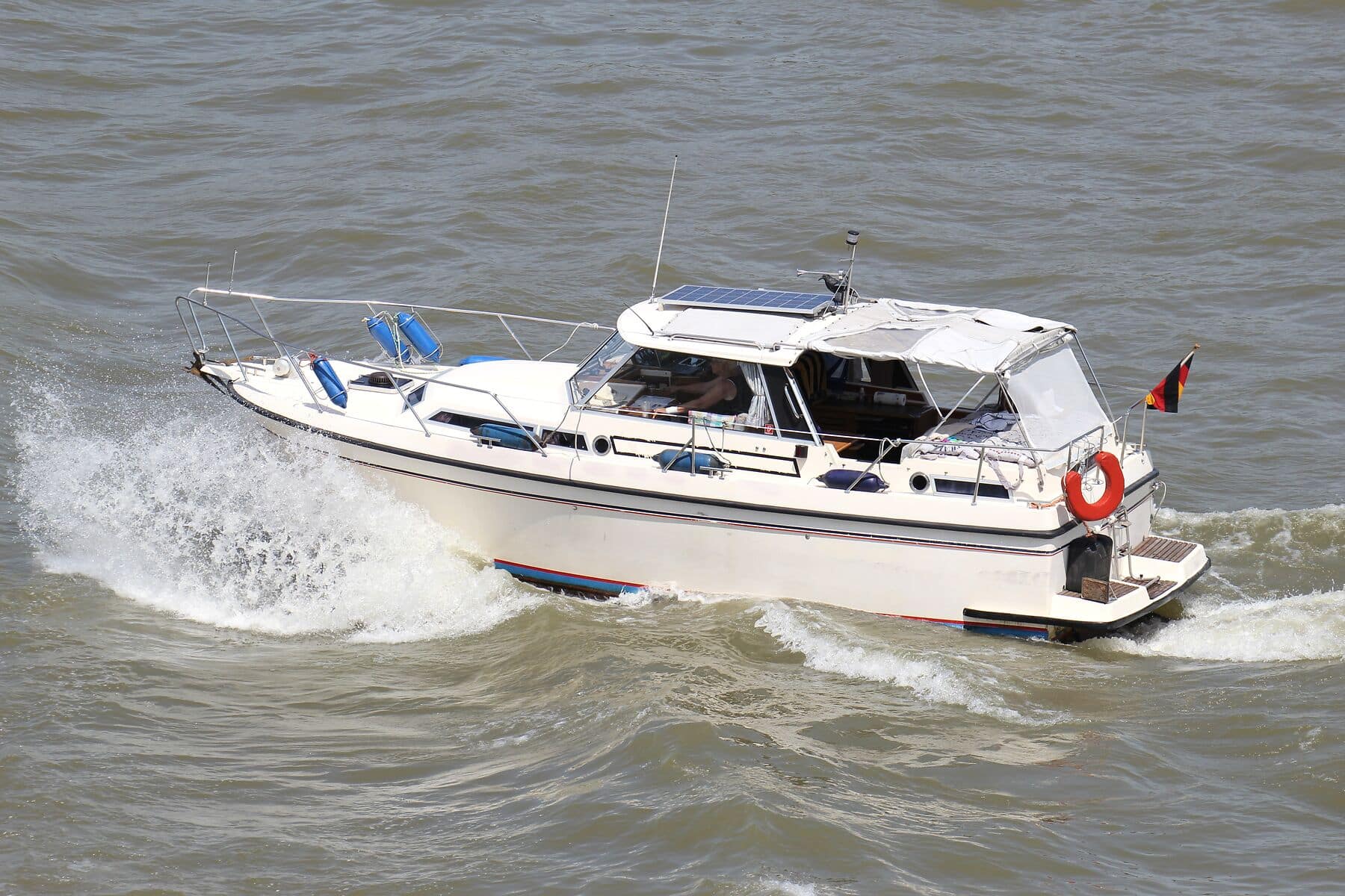 Motorboot auf dem Rhein Motorboot auf dem Rhein