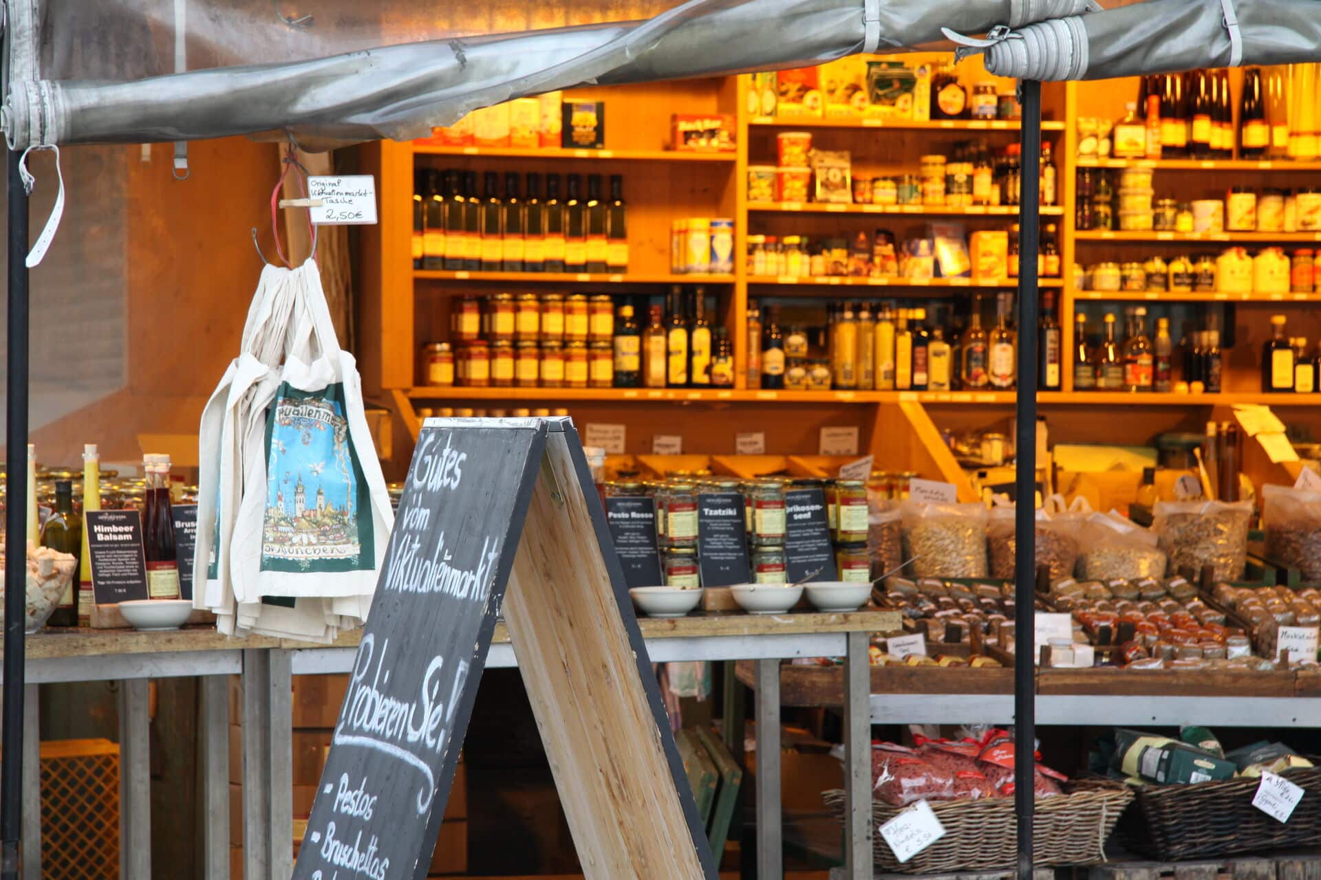 Viktualienmarkt, München Spezialitäten auf dem Viktualienmarkt in München