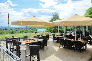 Terrasse mit Aussicht auf den Rhein